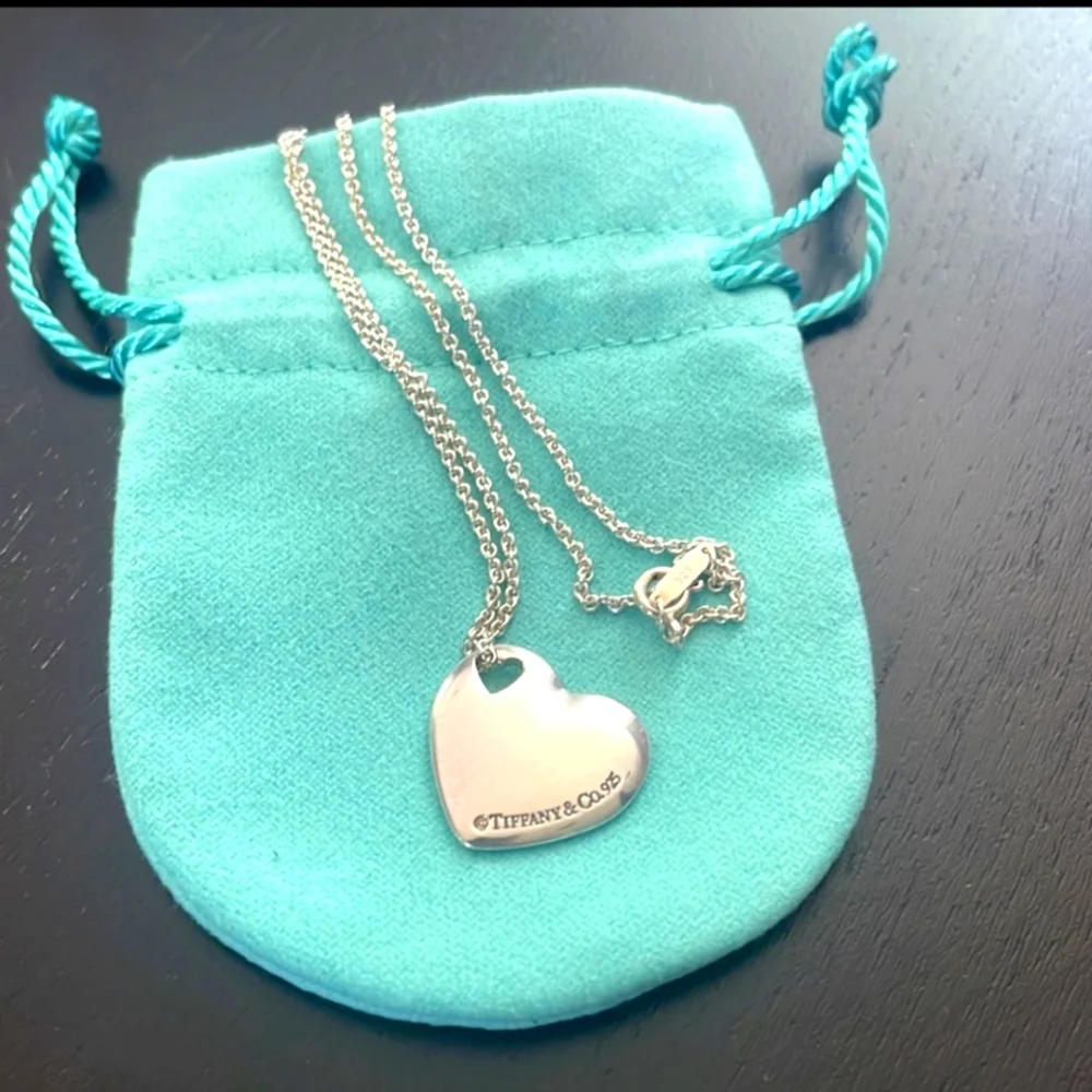 RARE RETIRED!!! Tiffany Luxury Heart 925 Sterling Necklace 💙 - Picture 1 of 5